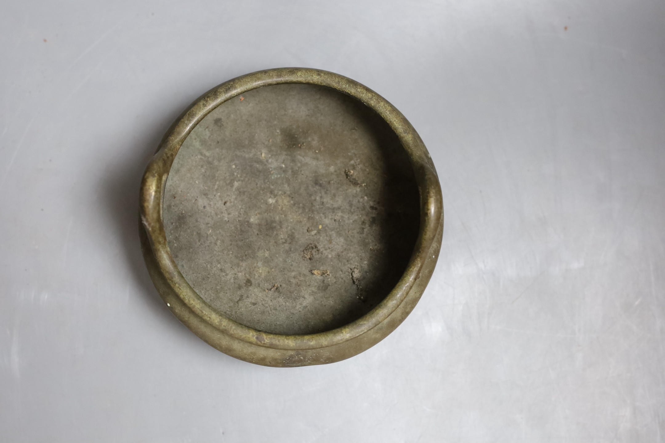 An 18th/19th century Chinese bronze tripod censer - 16cm diameter